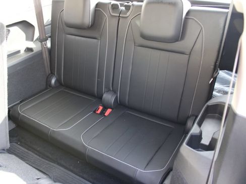 Used 2022 Volkswagen Tiguan SE FWD image 14