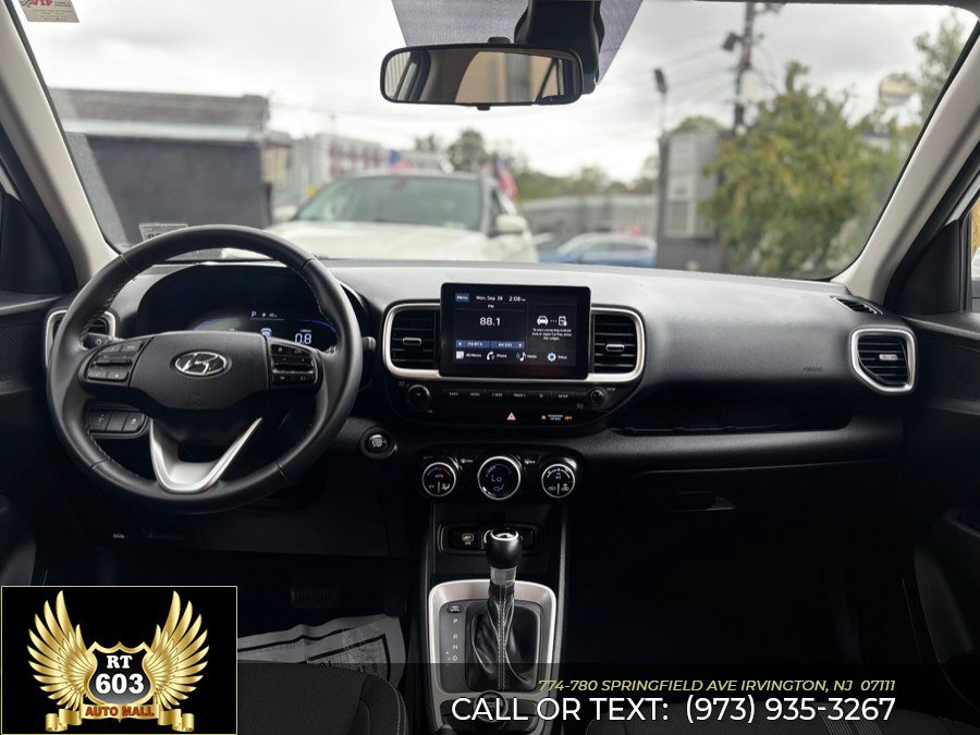 Used 2025 Hyundai Venue SEL FWD image 12
