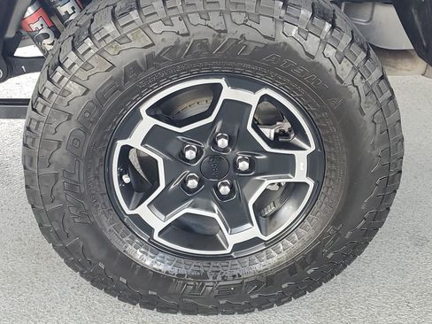Used 2023 Jeep Gladiator Mojave w/ LED Lighting Group AWD/4WD image 7