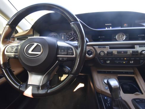 Used 2016 Lexus ES 300h w/ Navigation System Package FWD image 8