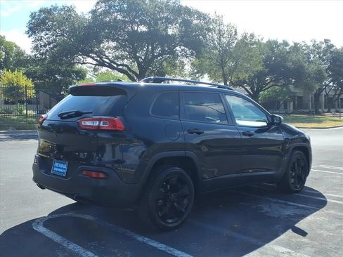 Used 2016 Jeep Cherokee Sport FWD image 6