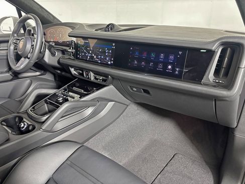 New 2026 Porsche Cayenne GTS image 40