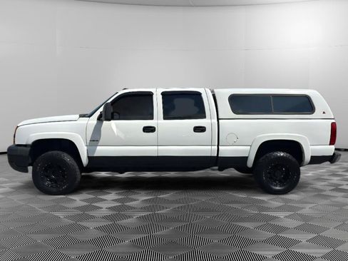 Used 2005 Chevrolet Silverado 2500 LS w/ Heavy-Duty Power Package AWD/4WD image 5
