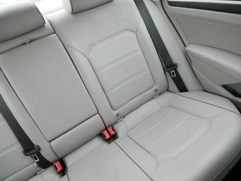 Used 2017 Volkswagen Passat 1.8T SE image 14