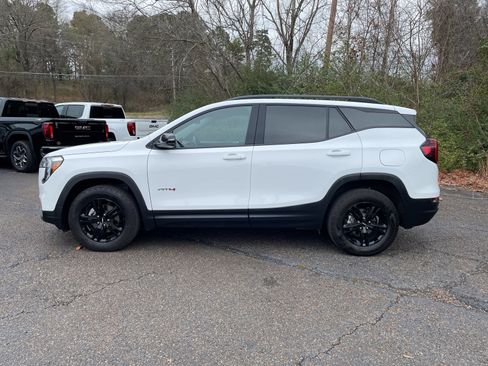 Used 2024 GMC Terrain AT4 image 2