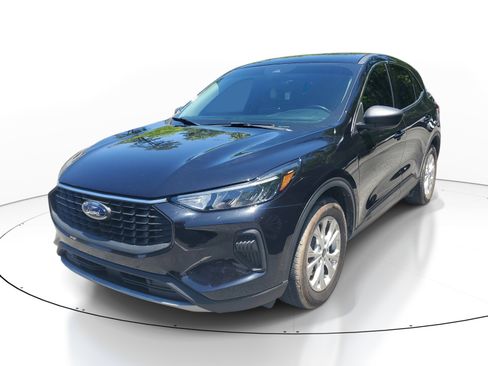 Used 2023 Ford Escape Active FWD image 2