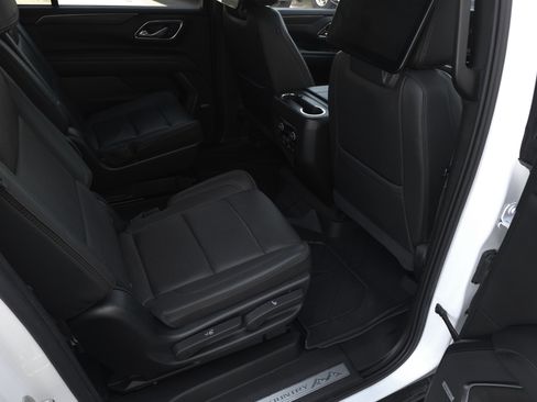 Used 2021 Chevrolet Suburban High Country image 43