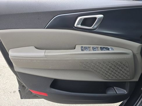 Used 2026 Kia Carnival LX FWD image 23