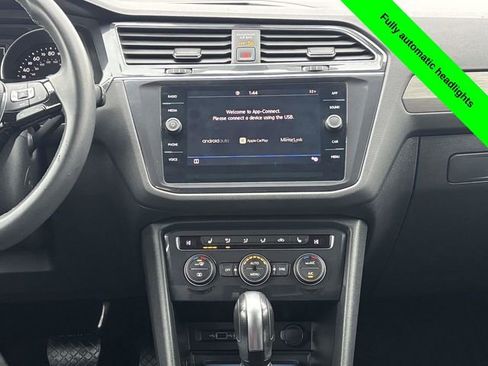 Used 2020 Volkswagen Tiguan SE image 26