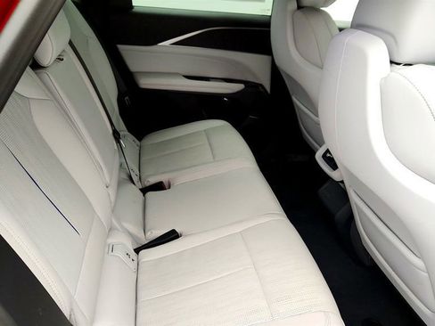 Used 2024 Cadillac Lyriq Luxury image 23