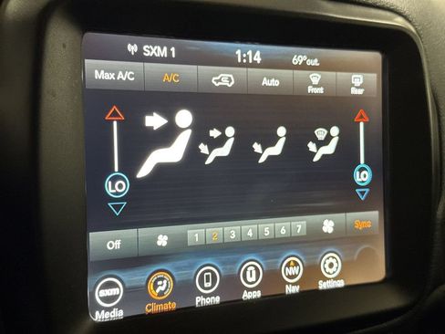 Used 2023 Jeep Renegade Trailhawk AWD/4WD image 17