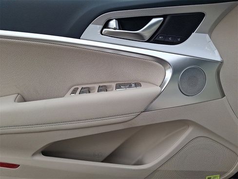 New 2026 Genesis G70 2.5T Prestige image 8