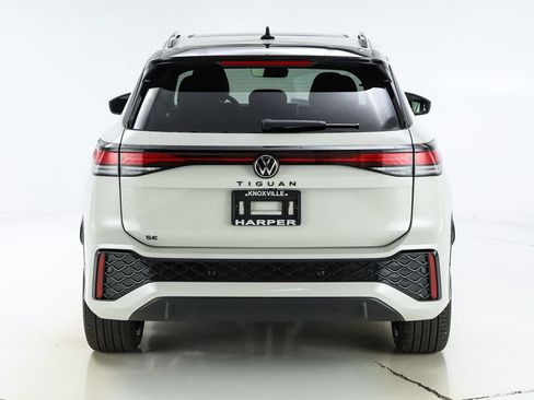 New 2026 Volkswagen Tiguan SE R-Line image 8