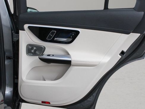 Used 2023 Mercedes-Benz GLC 300 image 29
