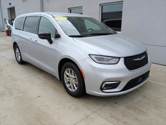 Certified 2026 Chrysler Pacifica Select FWD image 1