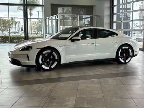 Used 2025 Porsche Taycan image 9