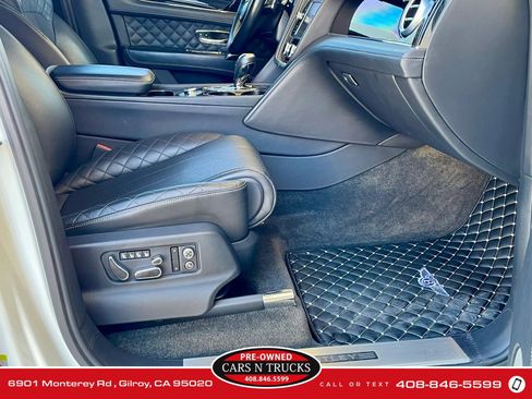 Used 2018 Bentley Bentayga AWD/4WD image 17