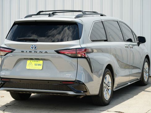Used 2023 Toyota Sienna XSE image 52