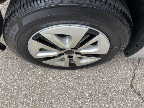 Used 2016 Toyota Prius Two image 30