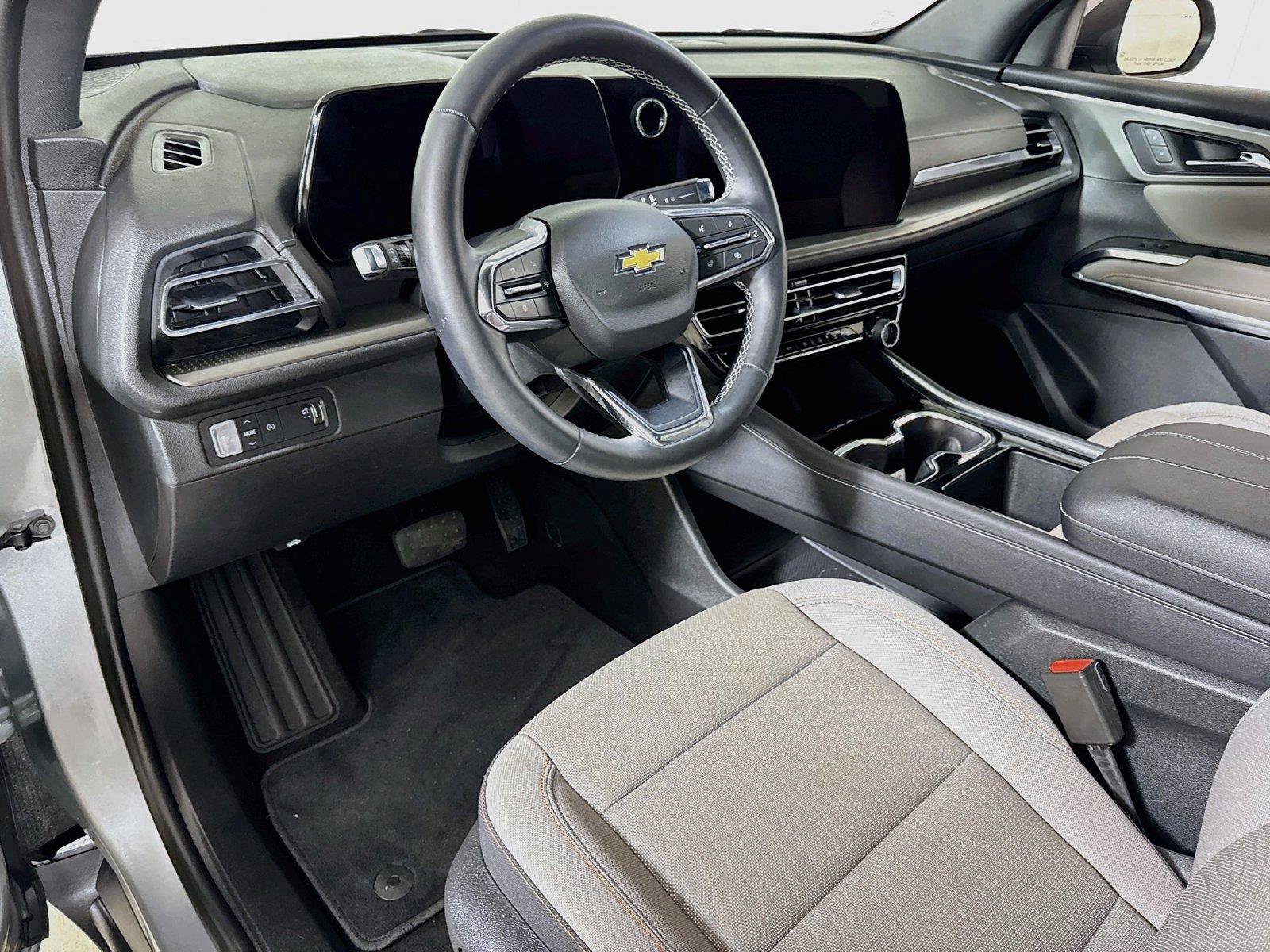 Certified 2026 Chevrolet Traverse LT w/ Driver Confidence Package FWD image 7