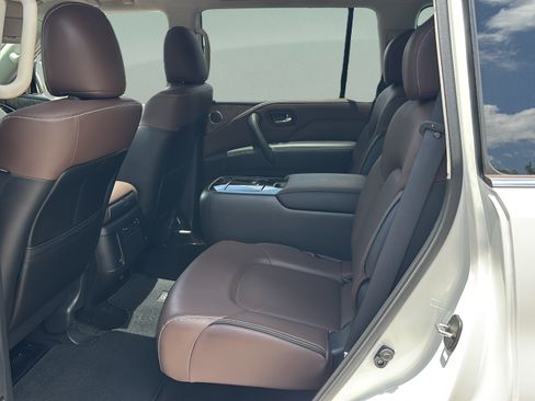Used 2023 INFINITI QX80 Premium Select w/ Cargo Package AWD/4WD image 11