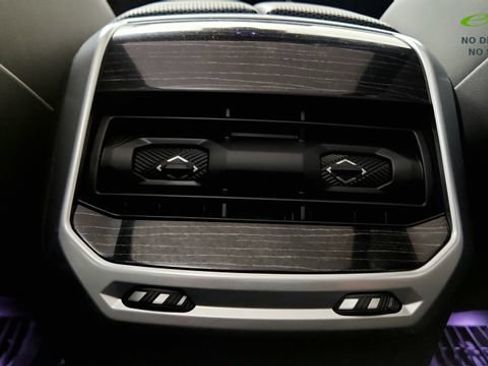 Used 2025 BMW i7 xDrive60 w/ Executive Package RWD image 54