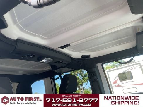 Used 2018 Jeep Wrangler Unlimited Sahara AWD/4WD image 18