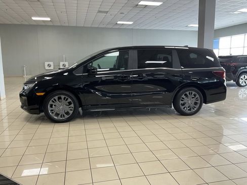 Used 2025 Honda Odyssey Touring image 3