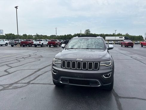 Used 2017 Jeep Grand Cherokee Limited w/ Luxury Group II AWD/4WD image 4