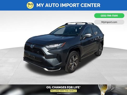Used 2023 Toyota RAV4 SE image 3