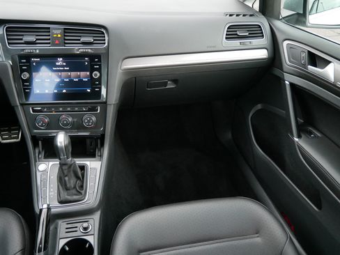 Used 2019 Volkswagen Golf Alltrack SE image 11