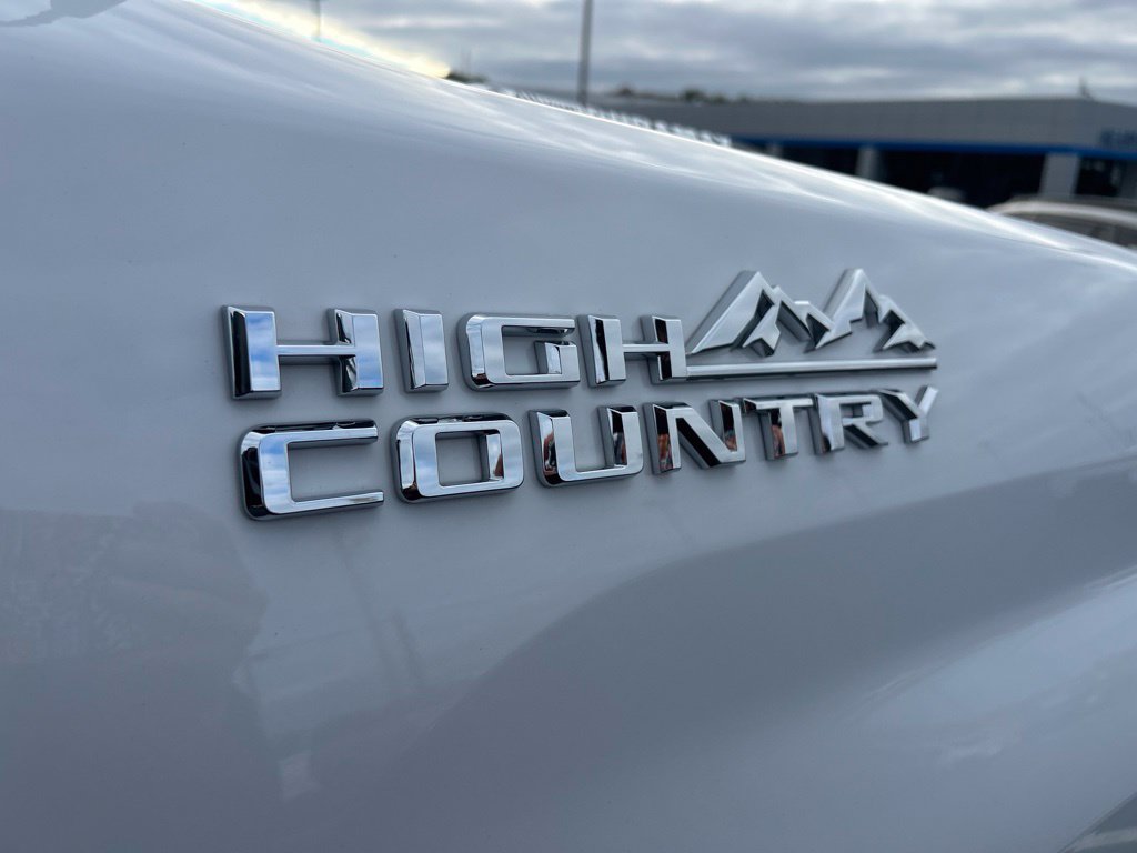 Used 2023 Chevrolet Silverado 2500 High Country w/ Z71 Off-Road Package AWD/4WD image 12