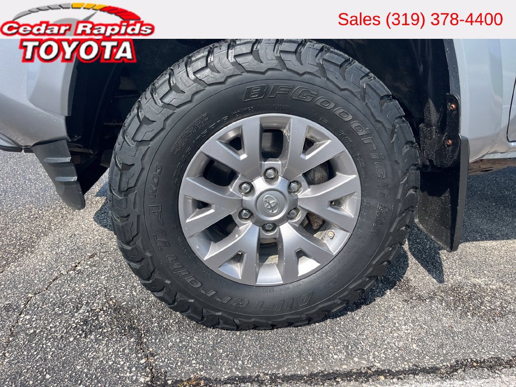 Used 2018 Toyota Tacoma SR5 w/ Four Season Floor Mat Package AWD/4WD image 12