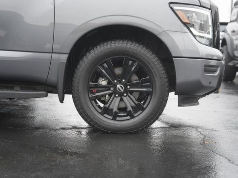 Used 2023 Nissan Titan SV w/ SV Convenience Package image 4