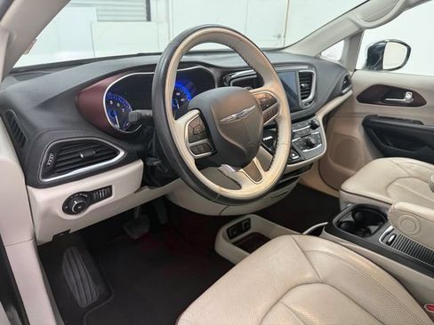 Used 2020 Chrysler Pacifica Limited FWD image 8