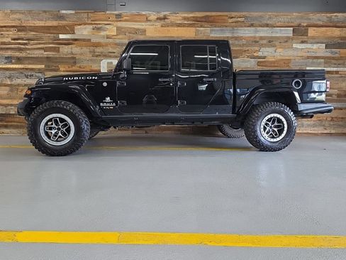 Used 2016 Jeep Wrangler Unlimited Rubicon w/ Connectivity Group AWD/4WD image 17