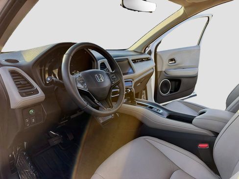 Used 2020 Honda HR-V Touring image 10