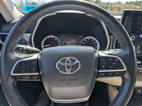 Used 2025 Toyota Highlander XLE AWD/4WD image 27
