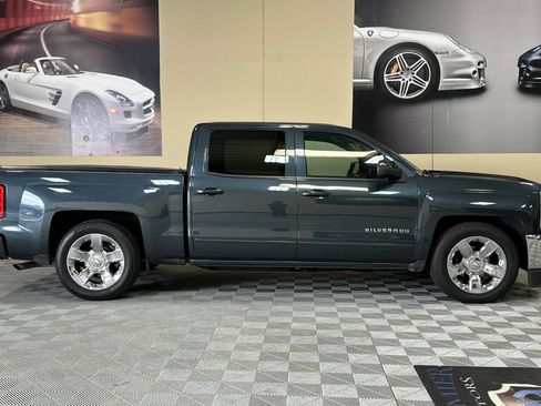 Used 2018 Chevrolet Silverado 1500 LT w/ LT Eassist Package image 3