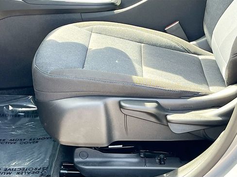 Used 2025 Chevrolet Trax LS w/ LS Convenience Package FWD image 18
