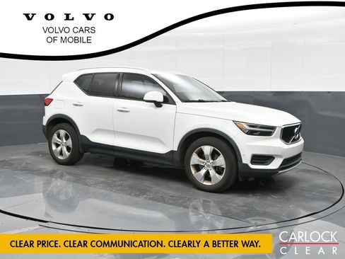 Used 2019 Volvo XC40 T4 Momentum image 5