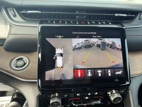 Used 2022 Jeep Grand Cherokee Summit w/ Luxury Tech Group V AWD/4WD image 18