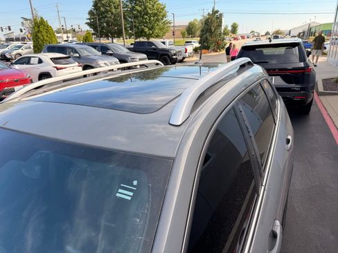 Used 2021 Jeep Cherokee Latitude Lux w/ Sun & Sound Group AWD/4WD image 3
