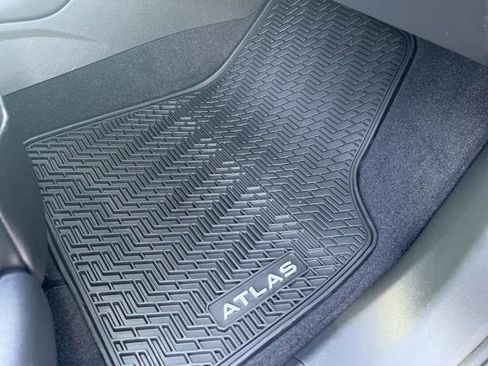 Certified 2025 Volkswagen Atlas Cross Sport SEL R-Line image 21