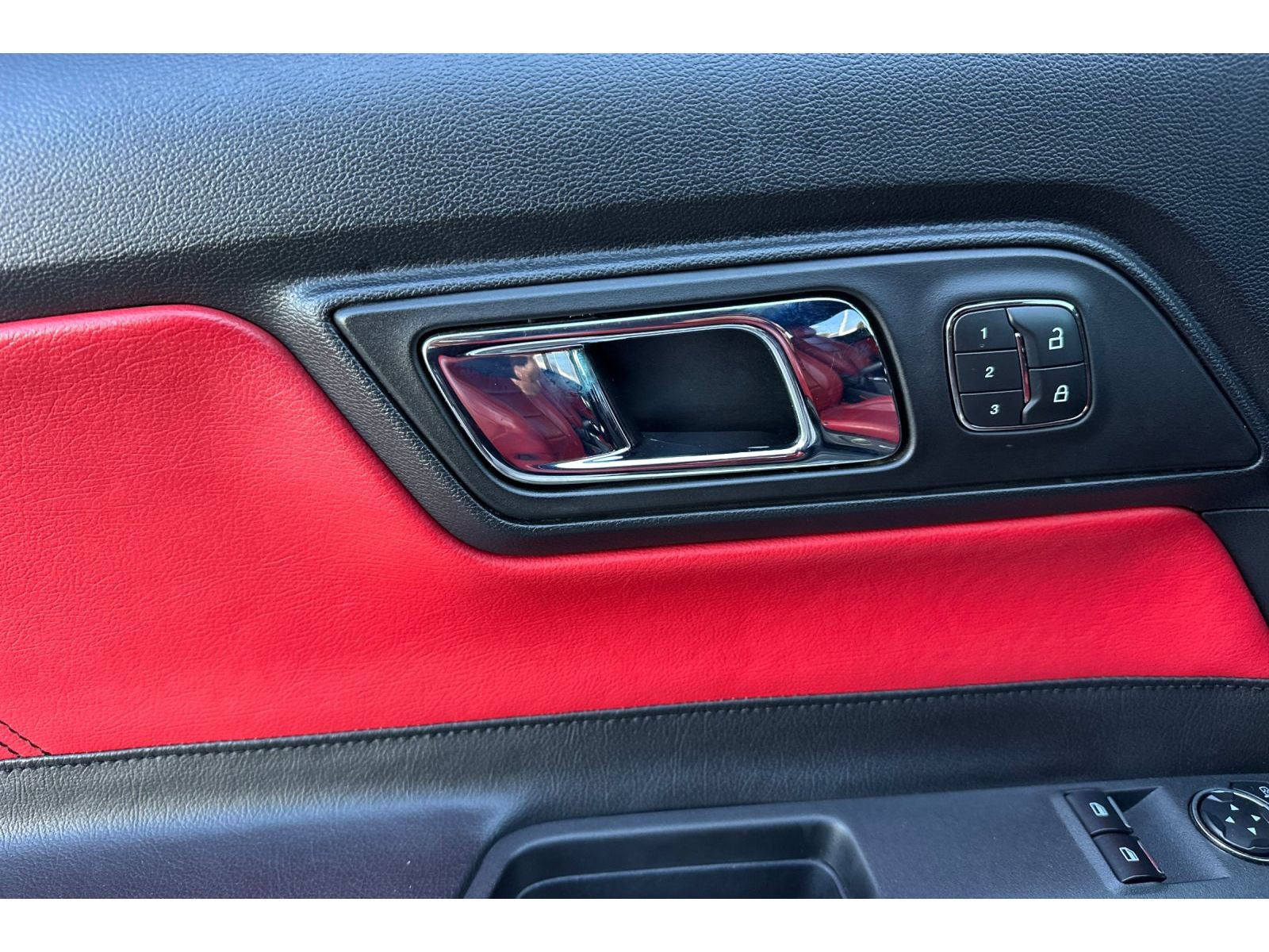 Used 2017 Ford Mustang GT Premium w/ GT Performance Package RWD image 11