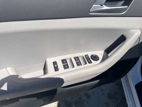 Used 2015 Hyundai Sonata SE image 18