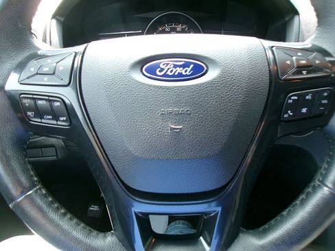 Used 2018 Ford Explorer XLT w/ Equipment Group 201A AWD/4WD image 17