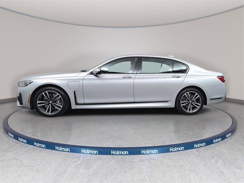 Used 2020 BMW 745e xDrive image 9