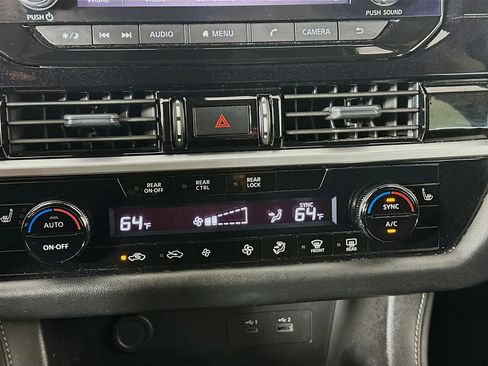 Used 2024 Nissan Pathfinder SV image 22