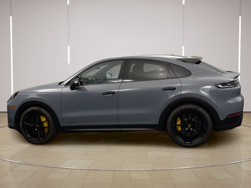 Certified 2024 Porsche Cayenne Turbo GT AWD/4WD image 2